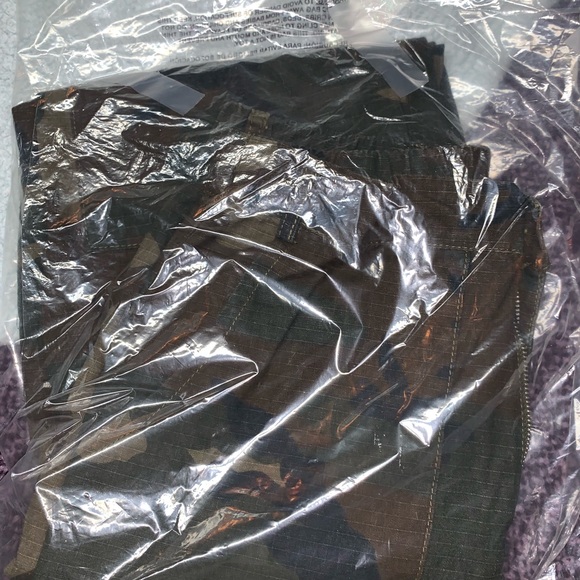 Camo Cargo Joggers - Picture 3 of 4